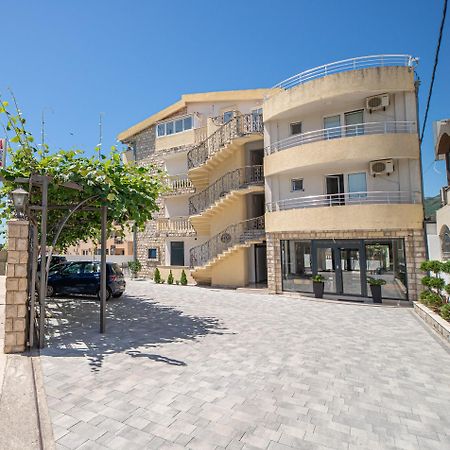 Villa Dana بار المظهر الخارجي الصورة
